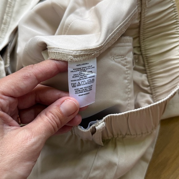 Loft Cream Shorts - Picture 4 of 4